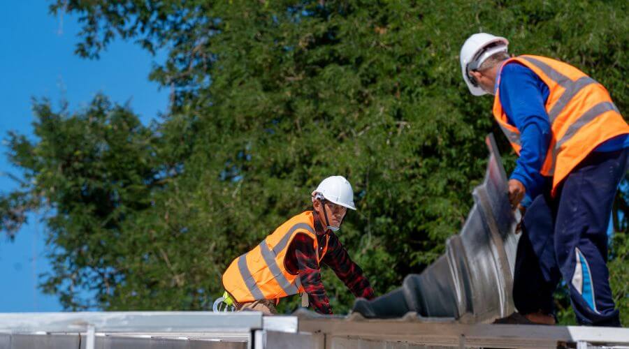 Professional gutter cleaning in River Grove, IL